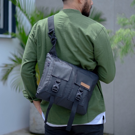 REVIVE Ares Tas Selempang Pria Anti Air | Sling Bag