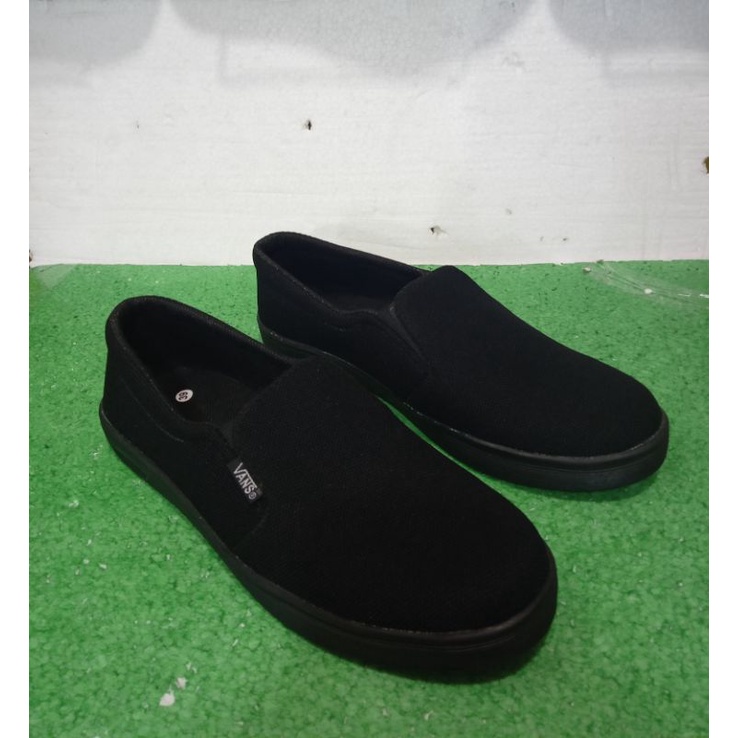 sepatu slip on pria sepatu slop pria murah sepatu casual slip on pria hitam polos