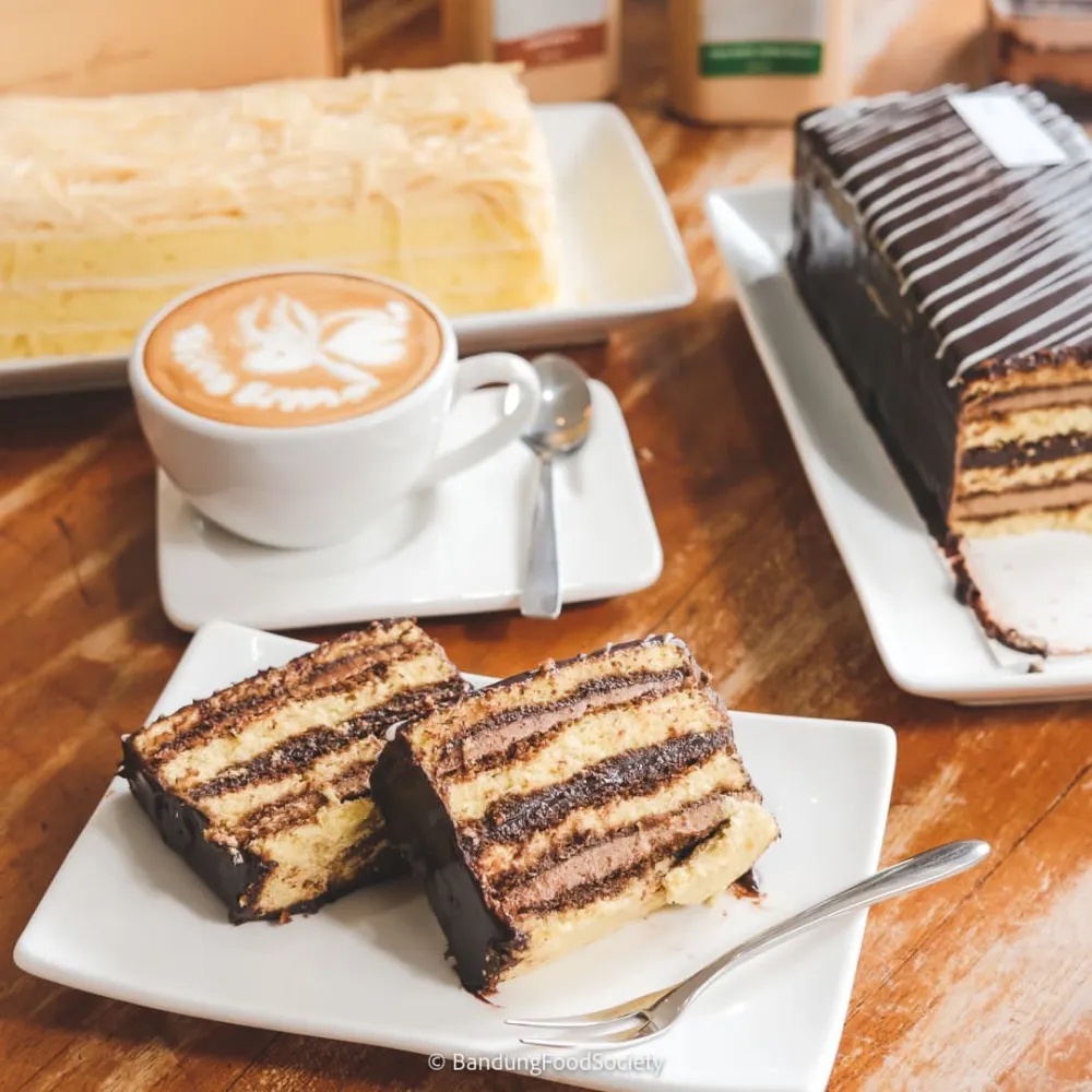 

READY 05 JUL 2025 - KEKKOLAT CAKE CHOCOLATE BRUSSELS SPRING COKELAT OLEH OLEH BANDUNG VIRAL SALE PROMO PAKET HADIAH BOLU CAKE LEGIT PIA ROTI PIE COOKIES PASTRY LAPIS KULINER CEMILAN DESSERT CROISSANT CROFFLE BUTTER SUGAR VIENNOISERIES HITS HYPE CILOK CILO