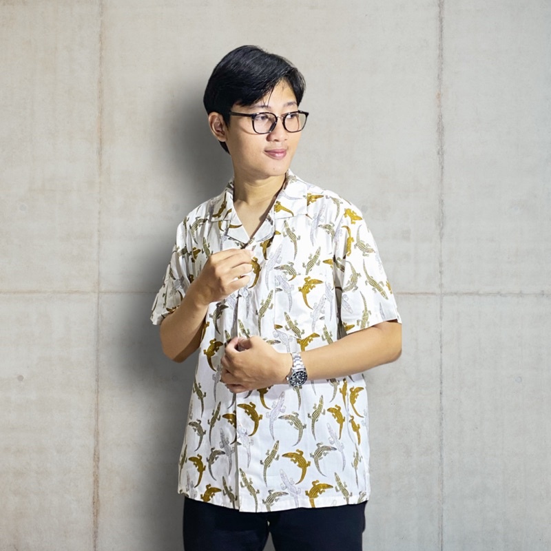 WALTENS Short Shirt Crocodile White / Kemeja Pendek Putih Buaya