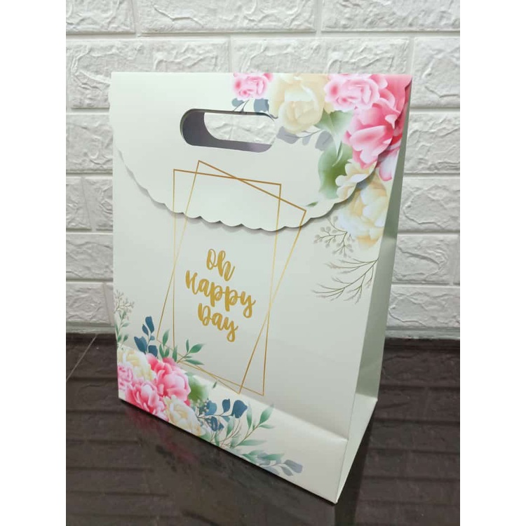 

Tas Kado / Paperbag Tutup Motif Uk. 28 x 37 x 15 cm