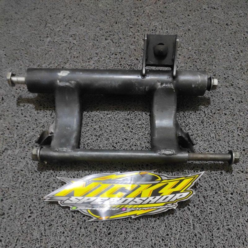 Mounting Engine Sambungan Mesin Vario karbu / Vario Tekni Original