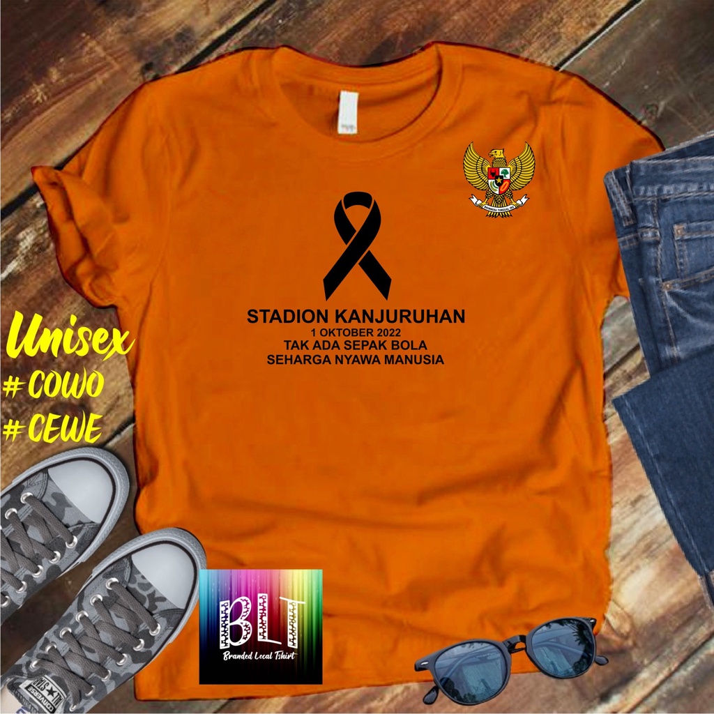 Cod/Promo Diskon Kaos Tragedi Kanjuruhan 1 oktober 2022 Tak Ada Sepak Bola Seharga Manusia  /Kaos katun/Pakaian Pria pakaian Wanita/Kaos Distro Pria/Kaos Pakaian Pria Dan Pakaian Wanita/Kaos Kata2 Lucu/Kaos Viral/Kaos Promo/Best Seller