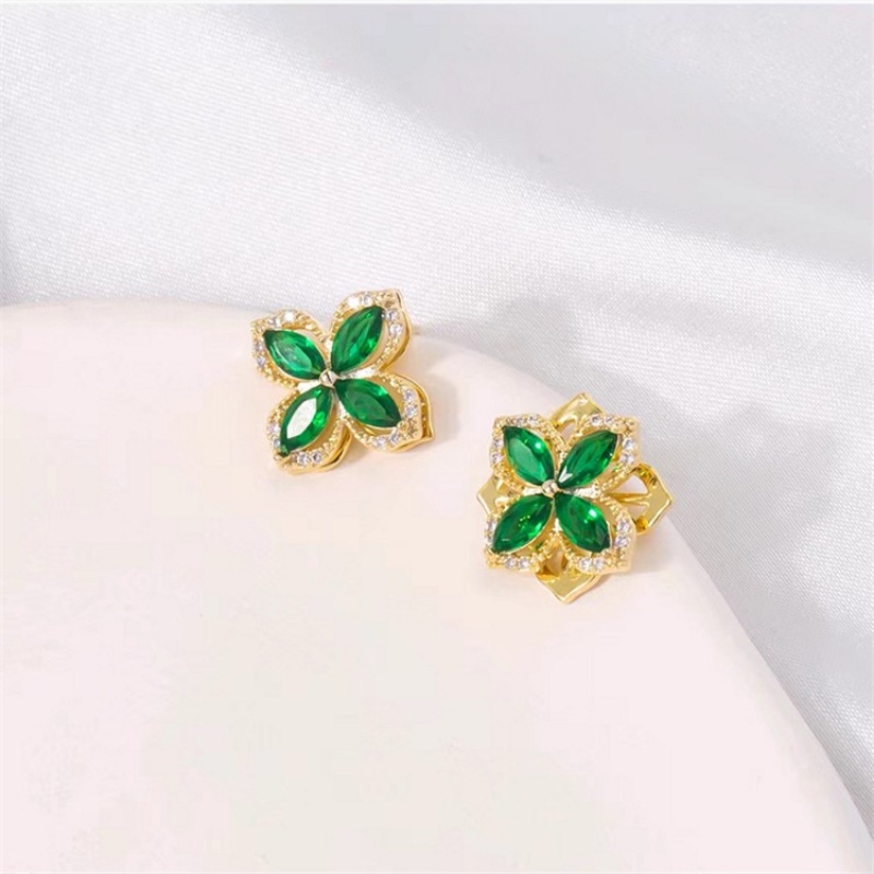 Anting Tusuk Motif Daun Clover Unik Simple Untuk Wanita