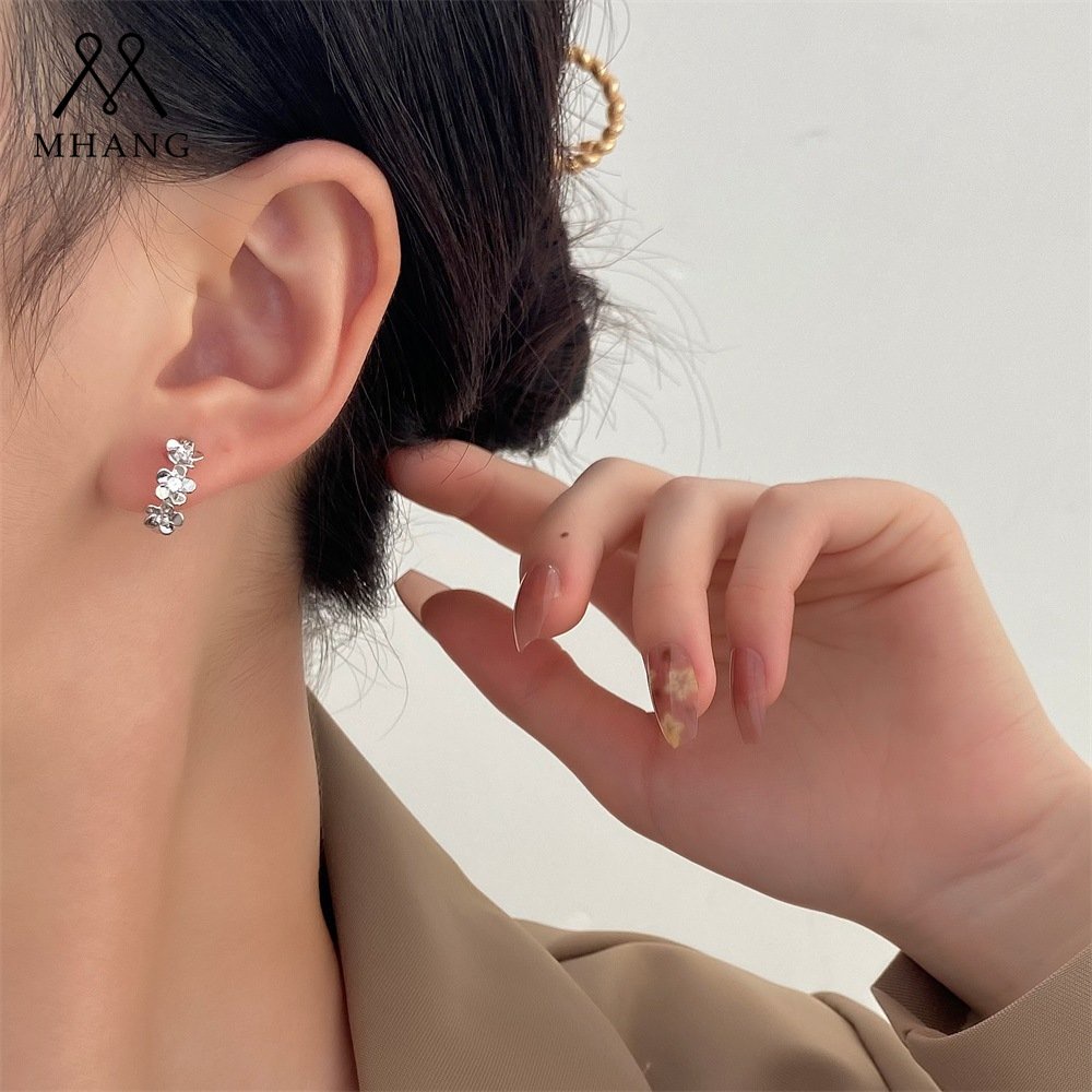 Mhang Anting Klip Bentuk C Desain Bunga Hias Berlian Imitasi Gaya Korea Untuk Wanita