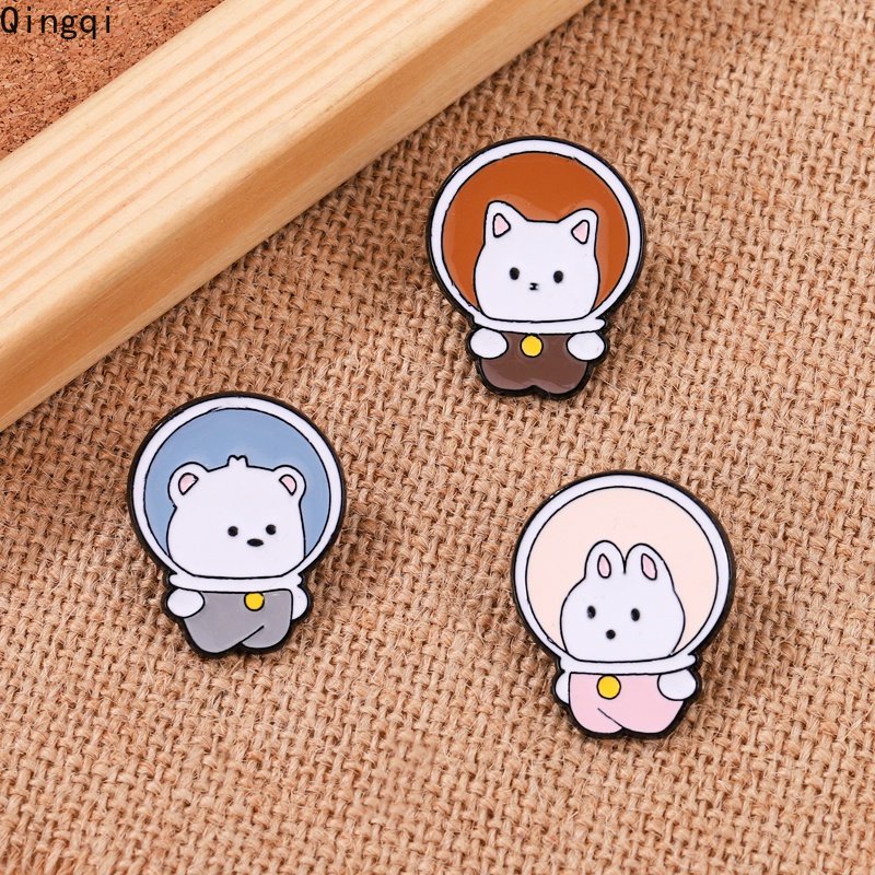 Bros Pin Enamel Bentuk Kartun Astronot Beruang Kucing Kelinci Untuk Hadiah Anak