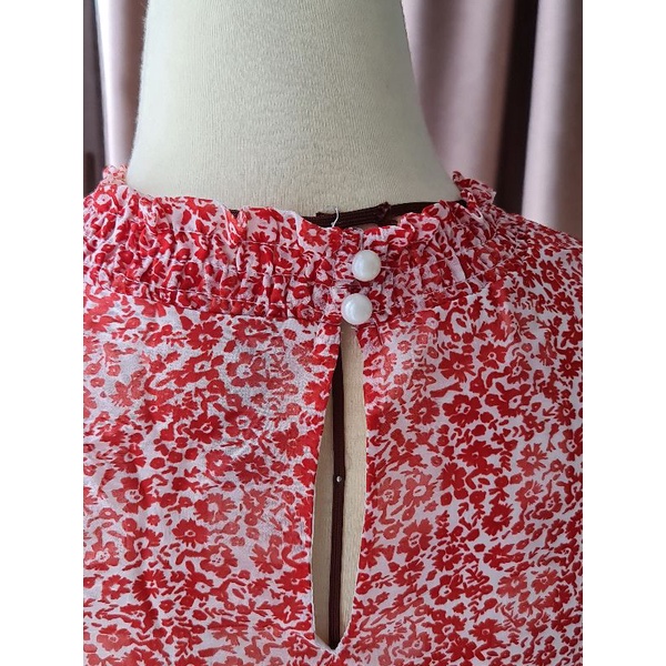 Blus floral merah wanita