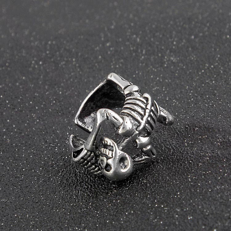 Cincin Model Terbuka Adjustable Desain Tengkorak Lapis Silver Gaya Rock Untuk Pria