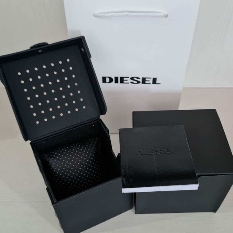 Kotak box jam tangan merk DIESEL model Original fullset