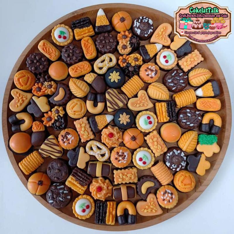 

kue lebaran bentuk kue kering rasa full coklat semua terbuat dari coklat