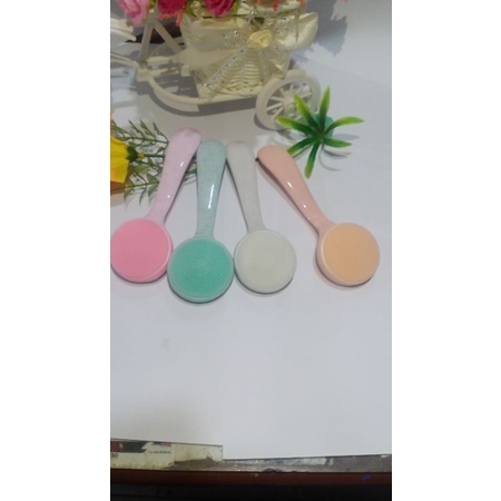 Blush Brush, Pembersih daki, membersihkan kotoran pada wajah