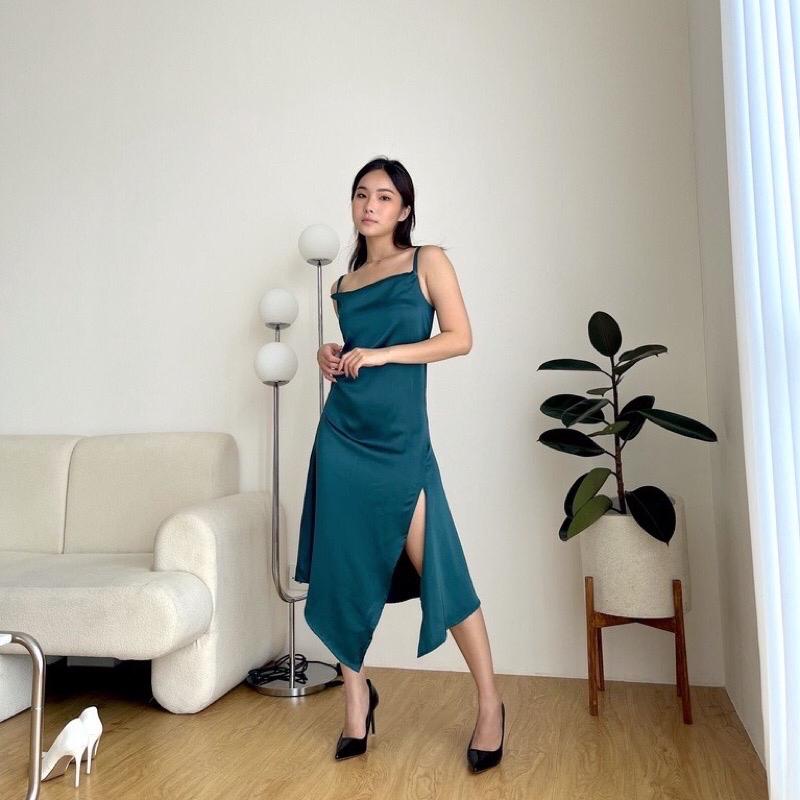 VELOVE SATIN DRESS KOREA BODYCON FIT EMERALD GREEN ( WITH FLARE BOTTOM ) - MIDI DRESS KONDANGAN EMERALD GREEN - DRESS PESTA SEXY - SERAGAM BRIDESMAID DRESS SATIN - GAUN WANITA - PRAWEDDING DRESS - PREWEDDING ELEGANT - HADIAH / KADO ULTAH CEWEK