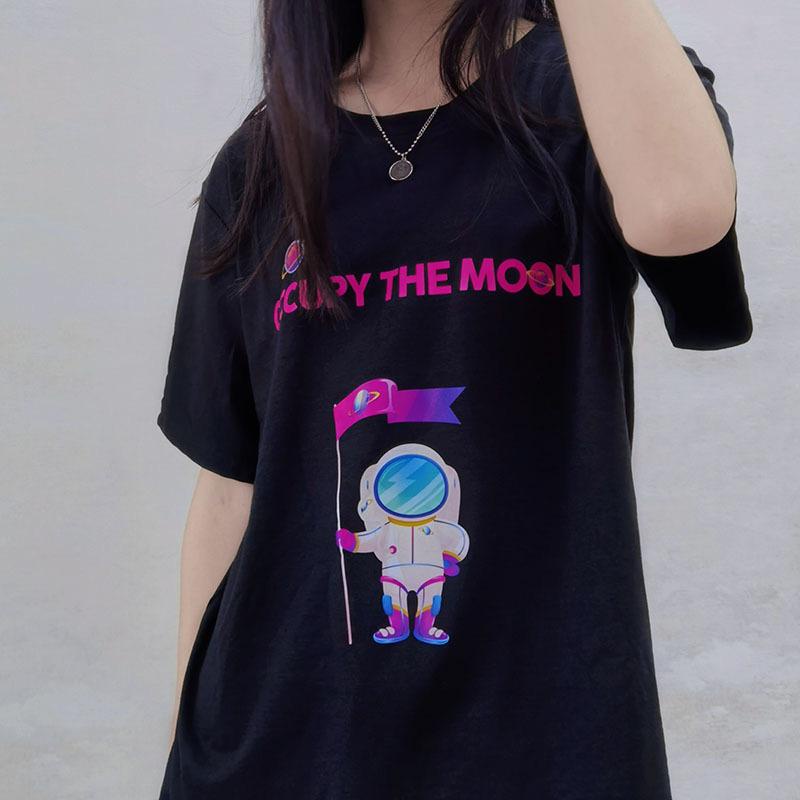 [littlecrab] Kaos Oversize Occupy The Moon Astronot Planet Bulan Bendera Saturnus Luar Angkasa Sablon Berkualitas Hitam Putih Pink T-shirt Couple Unisex Lembut Unik Korean Style