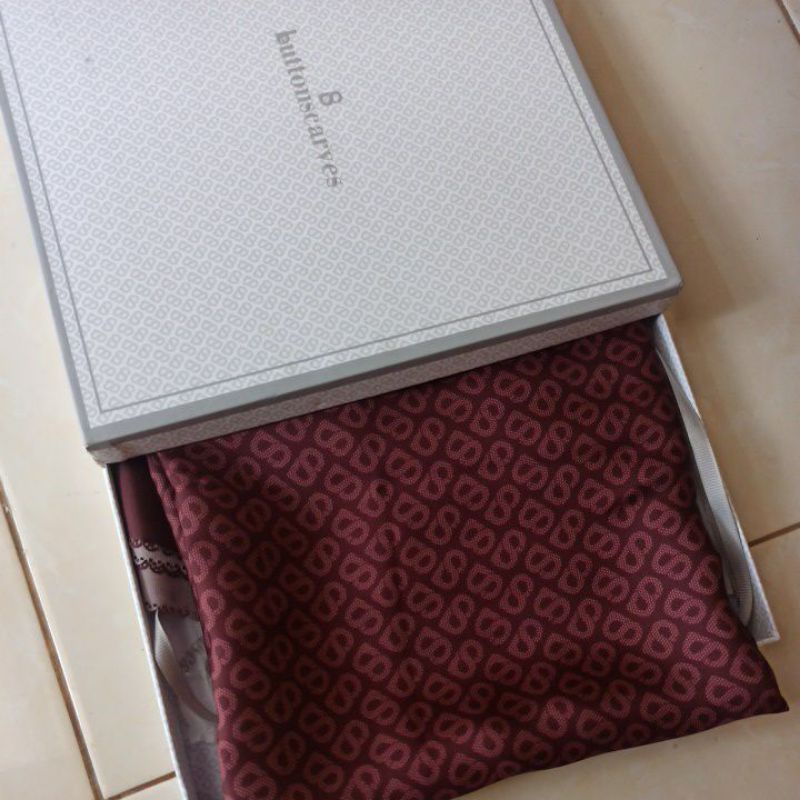 preloved buttonscarves tapis spiced apple