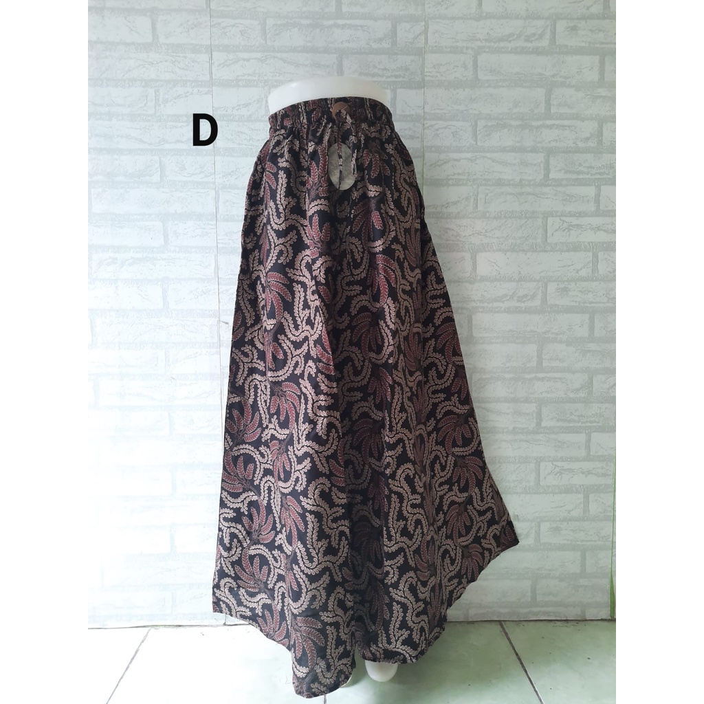 Rok batik bersaku jumbo
