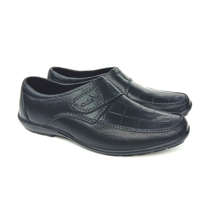 Sepatu pria pantofel anti air hitam polos