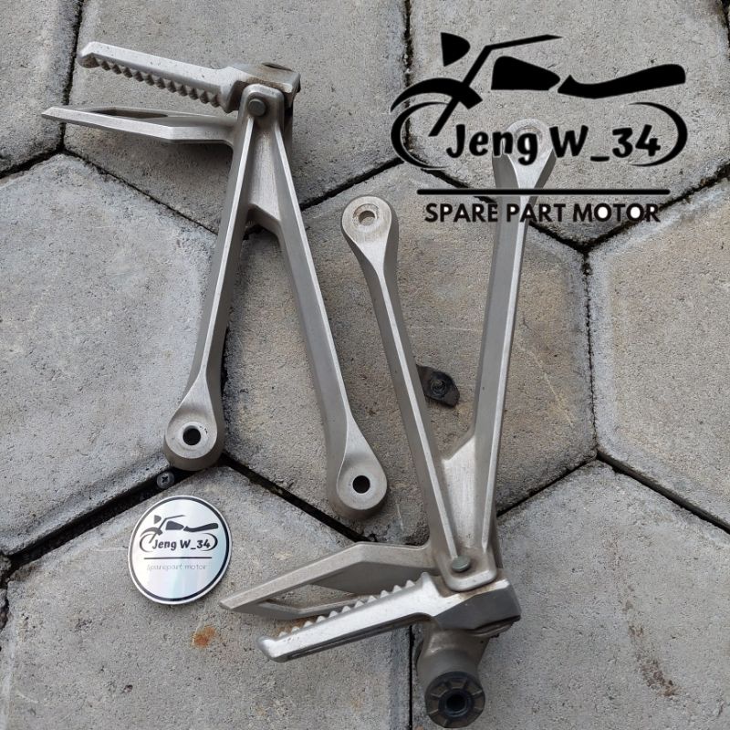 FOOT STEP PIJAKAN KAKI POSTEP BELAKANG NEW CBR 150R FACELIFT ORIGINAL