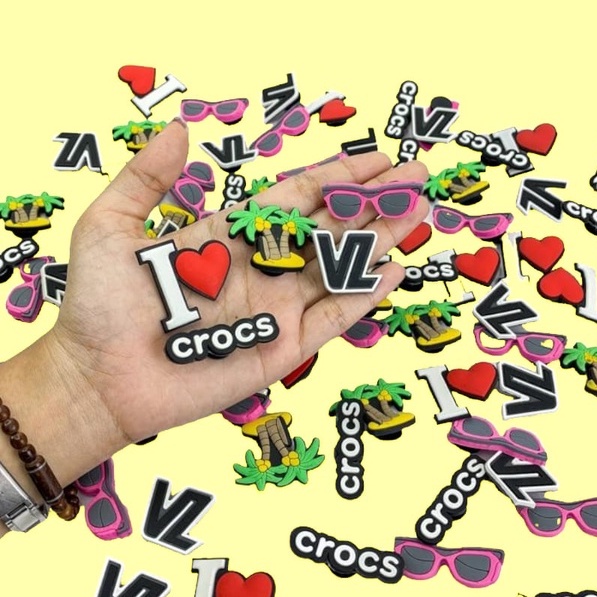 Aksesoris Jibbitz Charm Kartun Gesper Sepatu Sandal Pin Charms Motif Mainan Lucu Baru PVC Lubang Karakter Unik Terbaru Viral