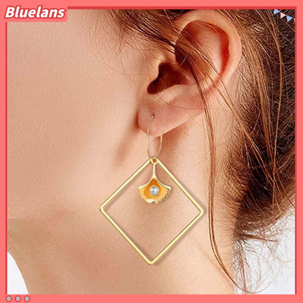 Anting Hoop Panjang Menjuntai Bentuk Kotak Lebah Cherry Rose Model Hollow Untuk Wanita