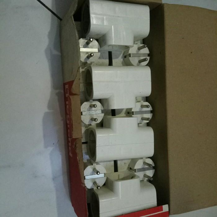 LEGRAND Colokan Steker T