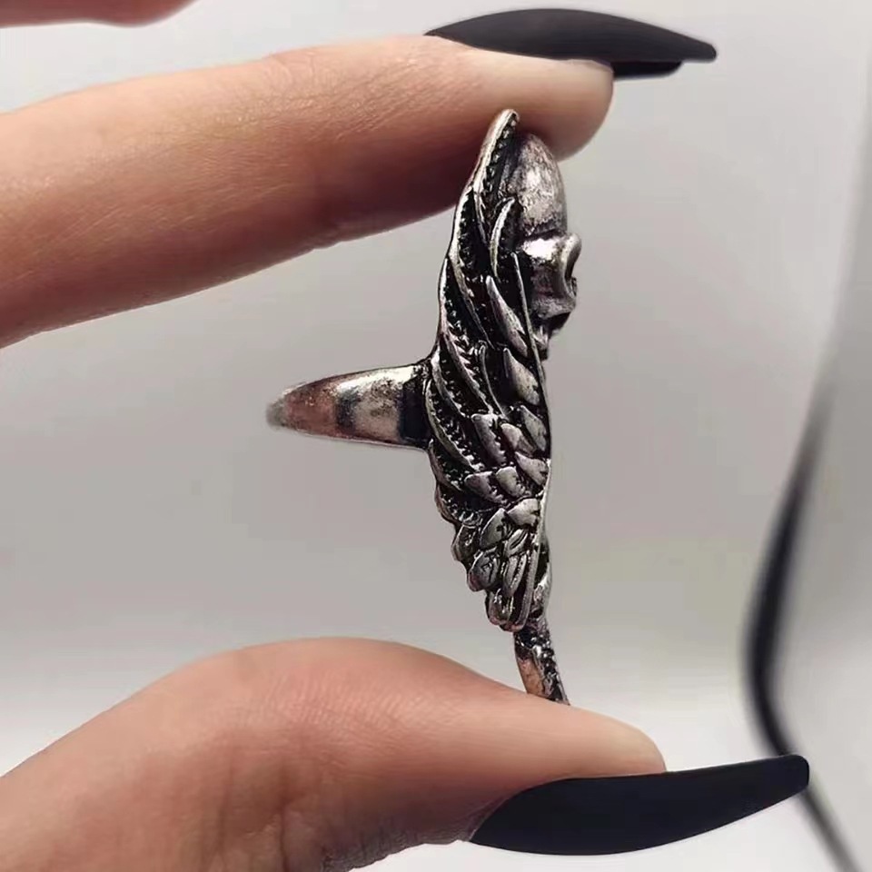 Cincin Panjang Desain Tengkorak rock Bahan alloy Gaya vintage punk Eropa Amerika