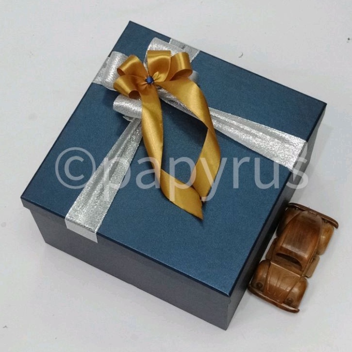 

PAPYRUS 25x25 Tinggi 15cm Kotak Kado Gift Box Hadiah V2