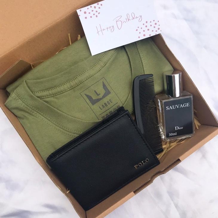 

Paket Hemat--[GIFT BOX MEN] KADO DOI / KADO COWOK / BAJU DOMPET JAM PARFUM / HAMPERS / ANNIVERSARY / GRADUATION / HADIAH / NATAL