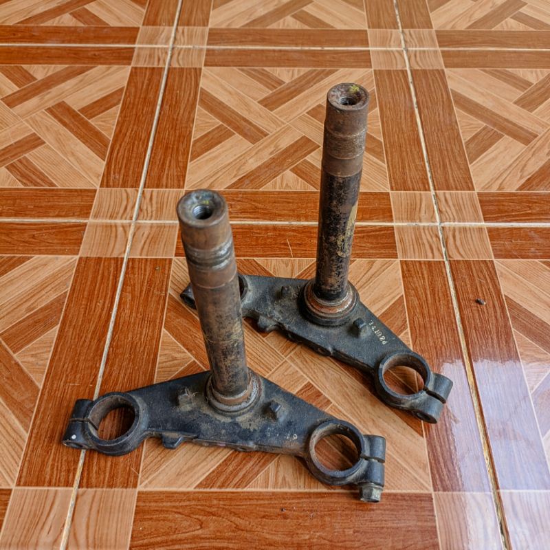 segitiga T shock skok bawah vixion original