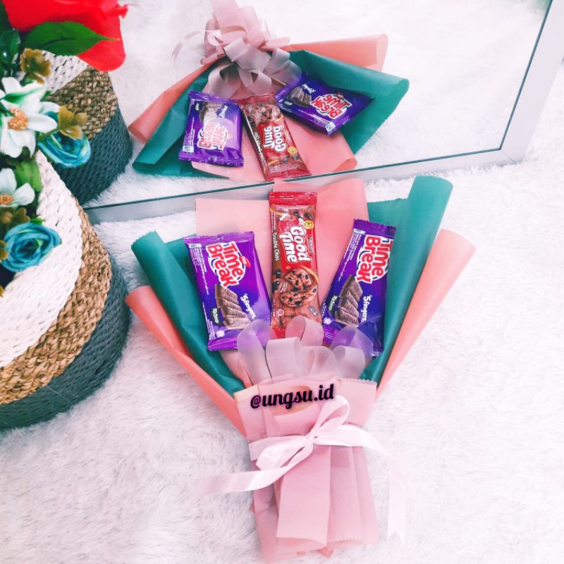 bouqeut snack buket jajan buket simple buket mini buket wisuda sempro ulang tahun
