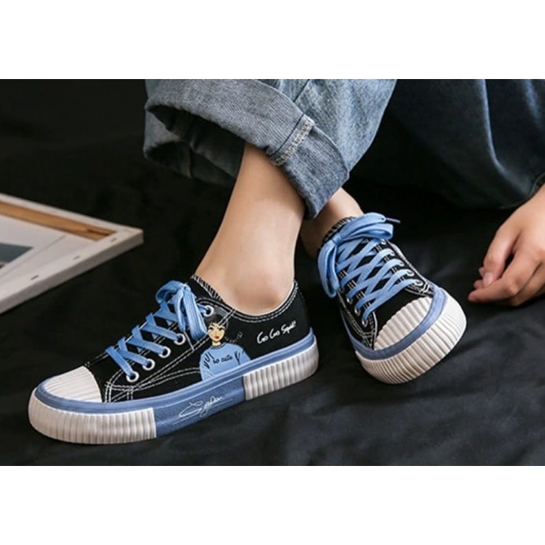 Sepatu Sneakers Wanita Warna Hitam Tali Berwarna AS177