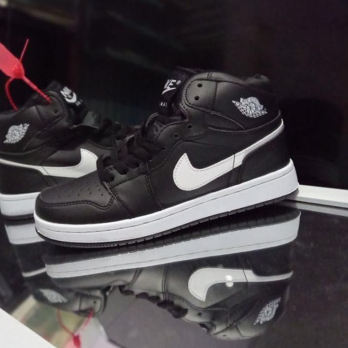 Harga Spesial Sepatu Nike Air Jordan Anak 5 Tahun sepatu jordan sekolah sd hitam Merah Chicago OG Si
