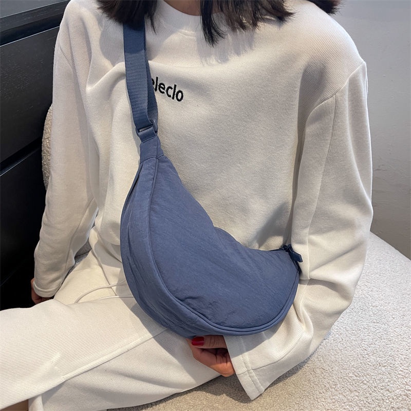 ◕﹊Kamar Pas dengan Gaya Yang Sama Tas Messenger Wanita Mahasiswa Baru Tas Bahu Nilon Dumpling Tas Wanita Tas Bahu All-Match Tas Kain Kecil