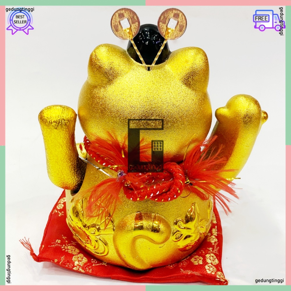 Patung Pajangan Boneka Hiasan Dekorasi Kucing Panggil Memanggil Rejeki Hoki Fengshui Maneki Neko Maneko Neki Keberuntungan Lucky Cat Jepang Cina China Keramik Ceramic Gold Emas Baterai Batrai Batre Batrei Baterry Batery Listrik Tangan Gerak Goyang Jumbo