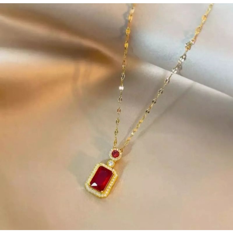 kalung titanium liontin batu merah dan hijau kotak titanium anti karat