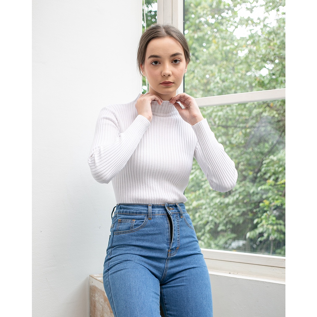 Thea Inner Knit Turtleneck Atasan Rajut