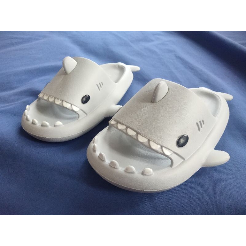 sandal hiu / baby shark anak