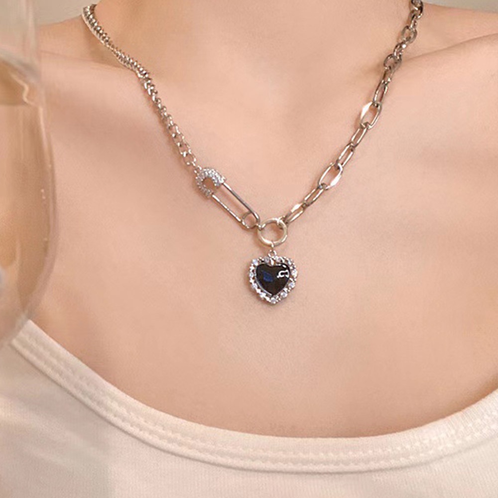 Kalung Rantai Choker Liontin Hati Hitam Asimetris Warna Silver Gaya Punk Vintage Untuk Wanita