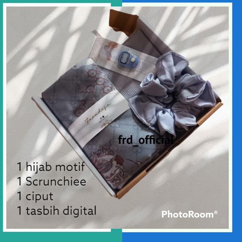 

Laris.. Hampers Hijab Motif I hamper hijab I hadiah I kado I gift I kado guru I hadiah guru I kado perpisahan I kado wedding I ultah I wisuda I sidang l hijab segi empat I tasbih I tuspin C96