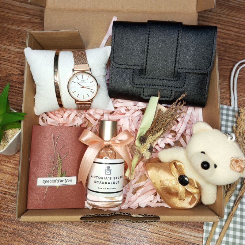 Hampers murah jam tangan, dompet, parfum cewek/ Kado cewek/ kado ultah/ hadiah wanita