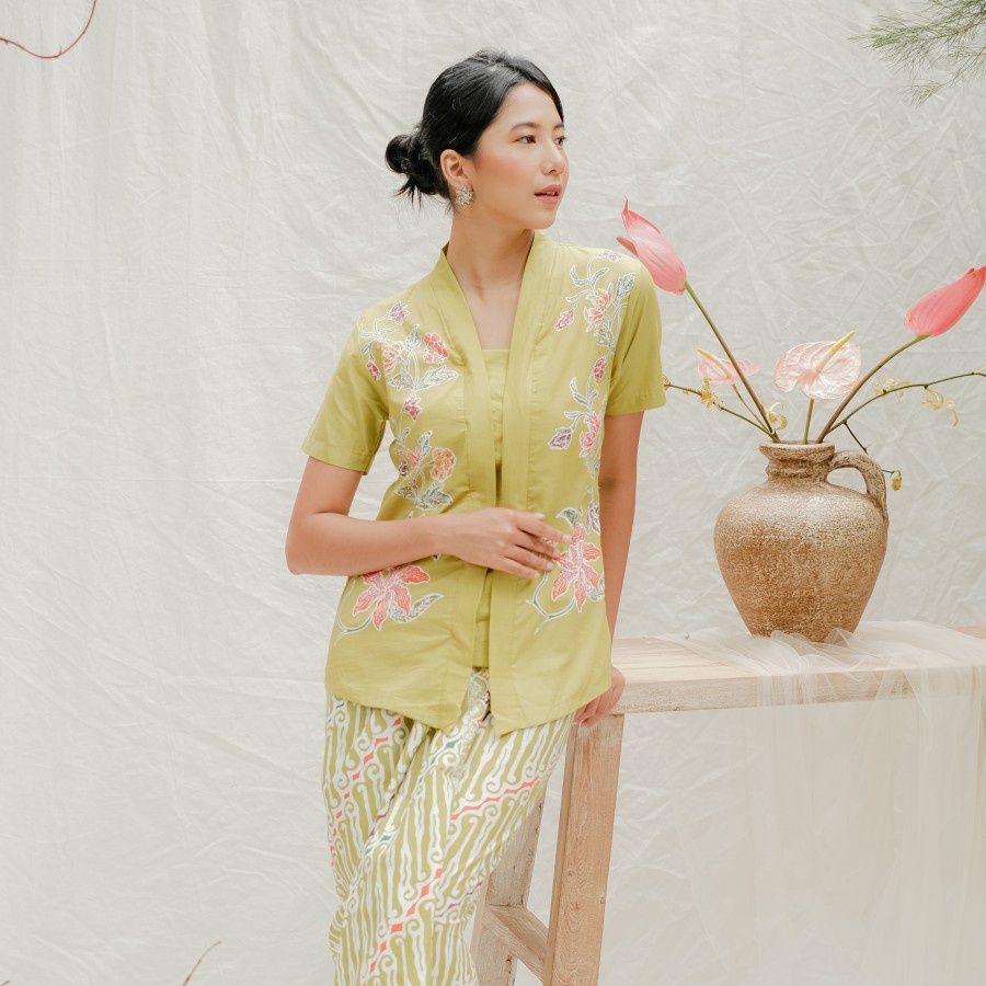 Kebaya Batik Encim Malia Lengan Pendek Meradelima Katun Hijau