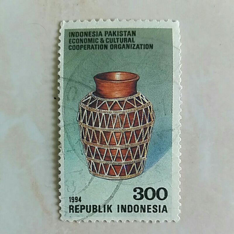 

(AD) Perangko Indonesia 1994 Indonesia-Pakistan Economic and Cultural Cooperation (IPECC) Organization 300 rupiah Used