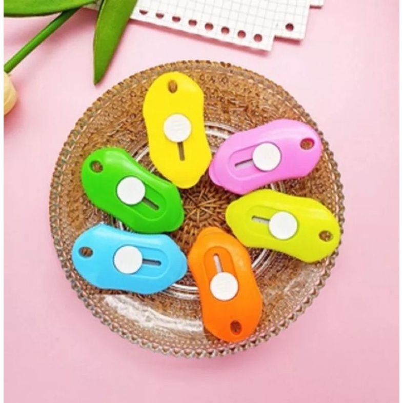 

1 Pcs Pisau Cutter Mini Pemotong Kertas Cutter Sekolah Mini