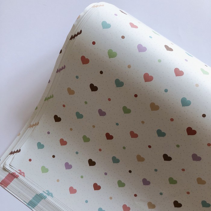 Kertas Kado Hati Kecil Warna Warni