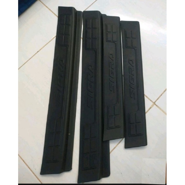 Sealplate samping Injakan Pintu mobil Daihatsu Sigra