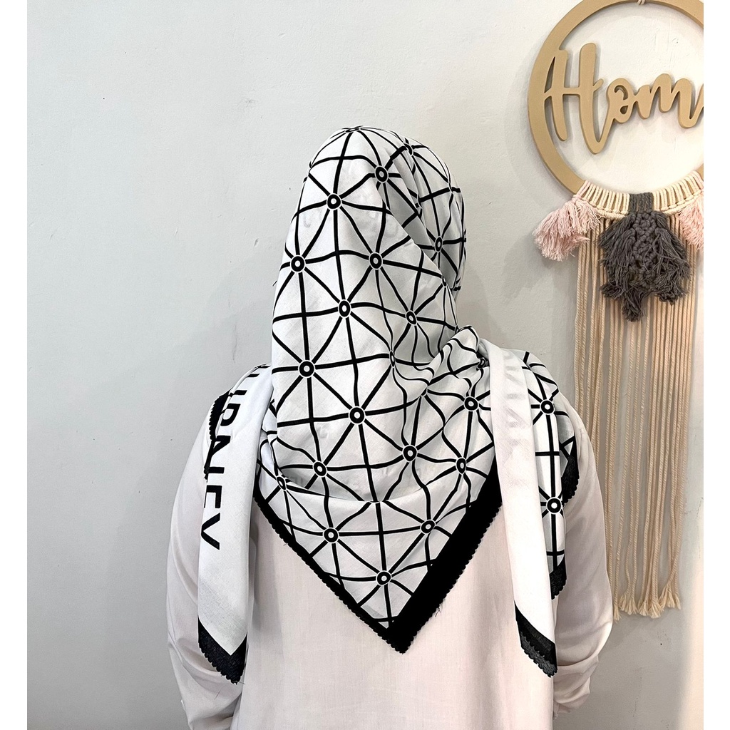 HIJAB SEGI EMPAT VOAL MOTIF JURNEY LASER CUT