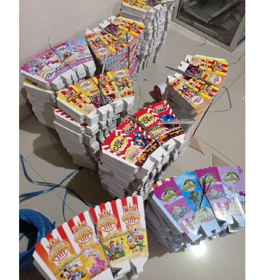 

Baru Irit kardus popcorn 12x6 cm / kertas popcorn 12x6 cm / kotak popcorn terbaru ukuran 12x6 cm