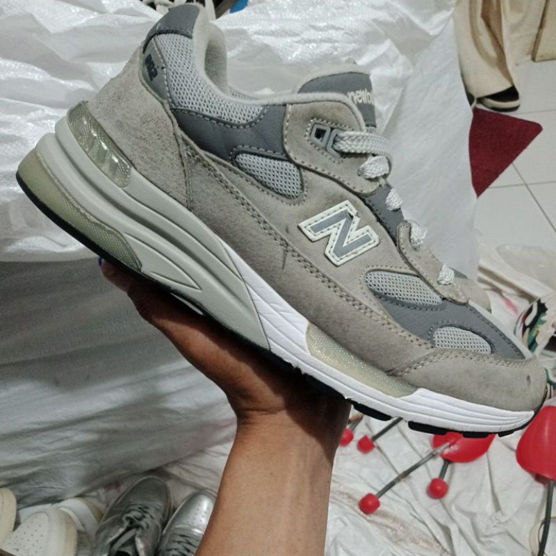 NB 992 USA SIZE 41,5 INSOLE 260..(Barang second bekas pakai kondisi sesui foto)