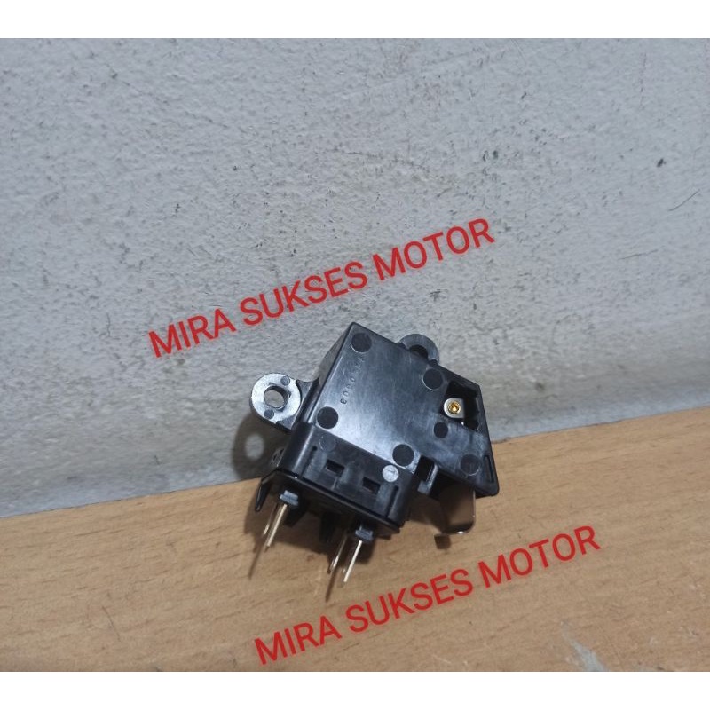 SWITCH REM BELAKANG KIRI PCX 160,PCX 160 WATERPROFF, VARIO 160,ORIGINAL