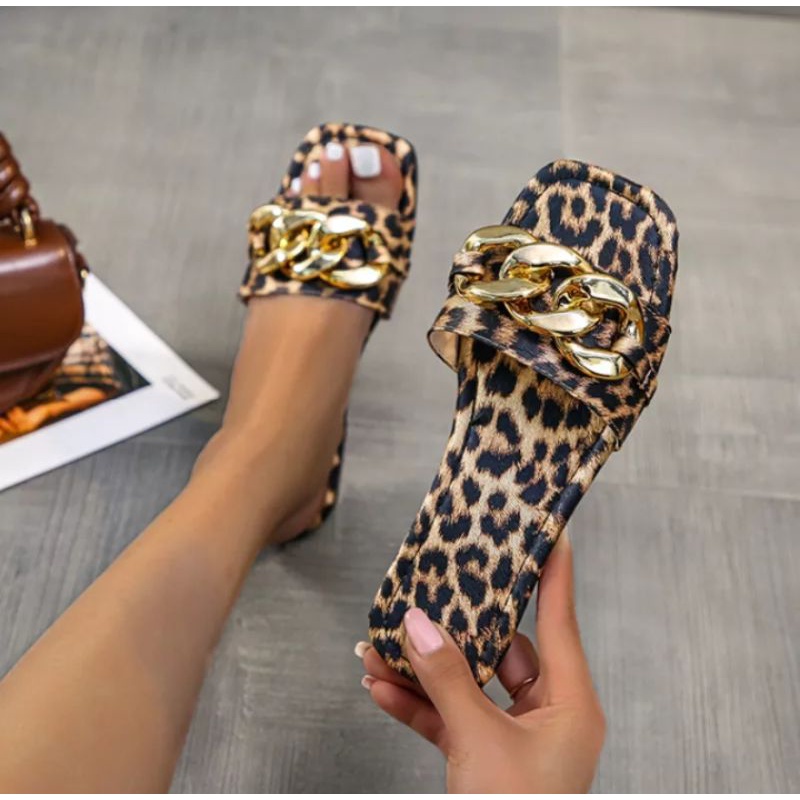 sandal teplek corak macan
