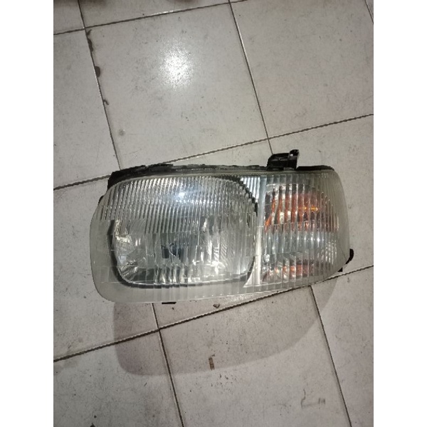 lampu depan kiri Ford Escape 2004